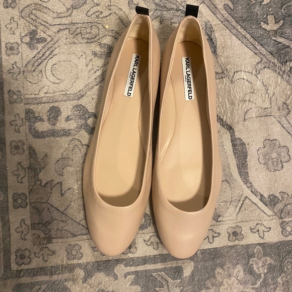 NEW Karl Lagerfeld Paris nude flats - Picture 1 of 7